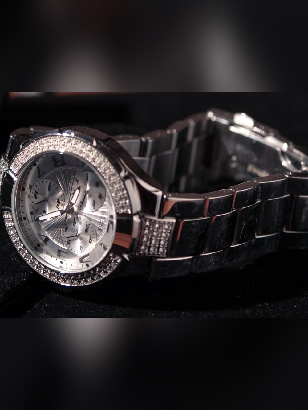 Guess I14503L1 Silver Tone Watch – New Battery – Clean Face – Tested Working